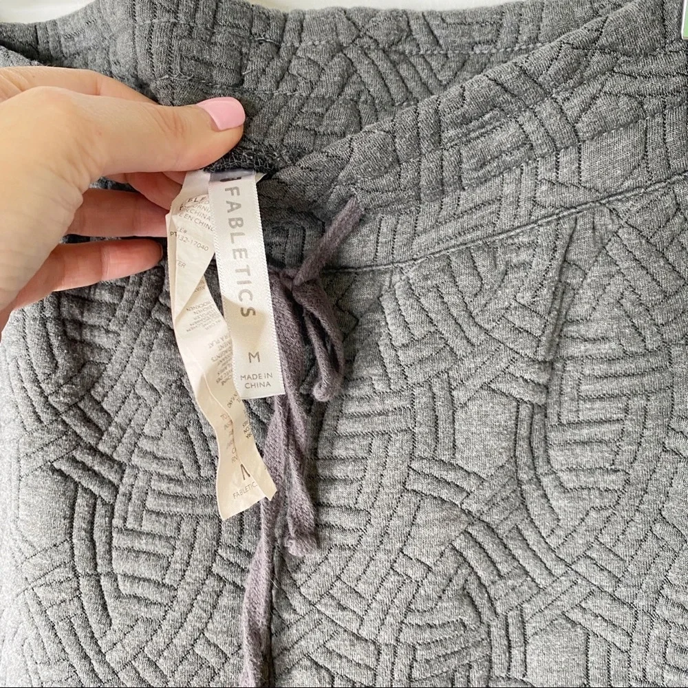 Fabletics Gray Hamilton Textured Quilted Cuff Sweatpant High Waist Jogger Size M - Picture 6 of 7